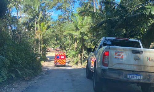 REPARO PERIGOSO ⚠️ | Homem sofre queda de telhado ao fazer conserto e fica ferido