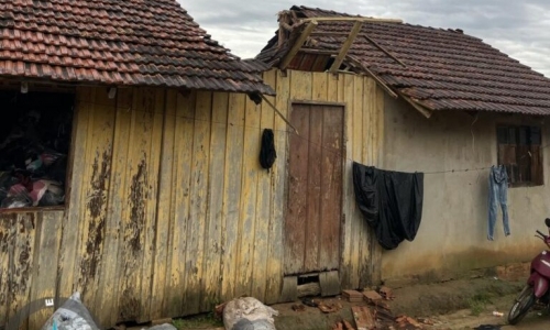 Chuvas derrubam telhado e família fica desalojada; Defesa Civil e Assistência Social foram acionadas