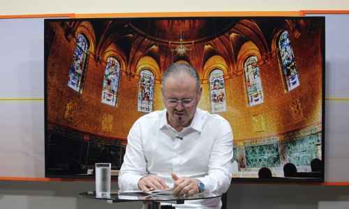 Padre Elizandro Scarsi conduz inspirador momento de fé e bênção nesta quarta-feira, 02 de setembro