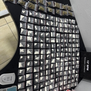 Casal é preso com drogas prontas para entrega durante ação da PM contra o tráfico