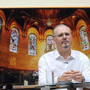 Padre Elizandro Scarsi conduz inspirador momento de fé e bênção nesta quinta-feira, 03 de setembro