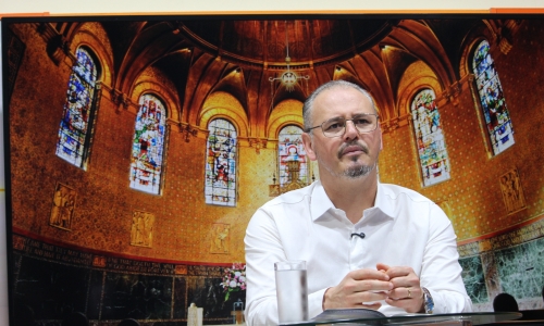Padre Elizandro Scarsi conduz inspirador momento de fé e bênção nesta quinta-feira, 03 de setembro