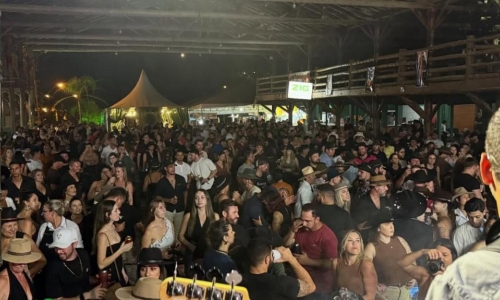 João Luiz Corrêa e Bailaço animam a primeira noite de shows no Rodeio do CTG Fazenda Silva Neto