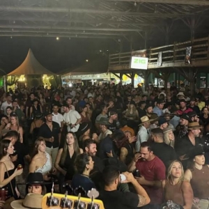 João Luiz Corrêa e Bailaço animam a primeira noite de shows no Rodeio do CTG Fazenda Silva Neto