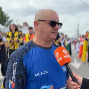 PERNA DE PAU ▶️ | Fanfarra de Itapema marca presença no desfile