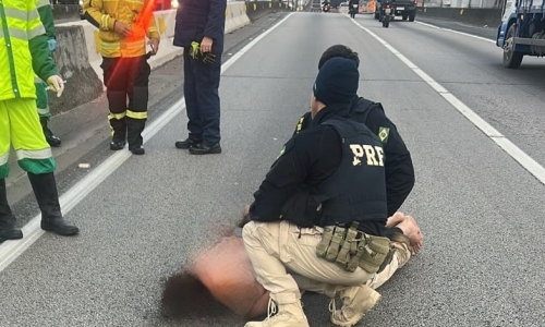 Ação de emergência na BR-101 contém homem em surto psicótico no canteiro central