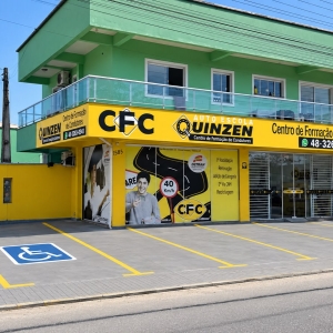 Autoescola reduz valores para novas turmas e oferece CNH a partir de R$ 890