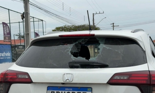 AUTOPROPELIDO 🛵 | Após colisão com carro, adolescente fica ferido no Centro de Tijucas