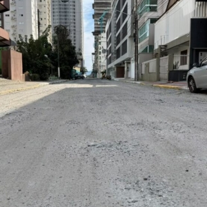 Rua de Itapema é bloqueada para a realização de obras de pavimentação nesta quarta-feira