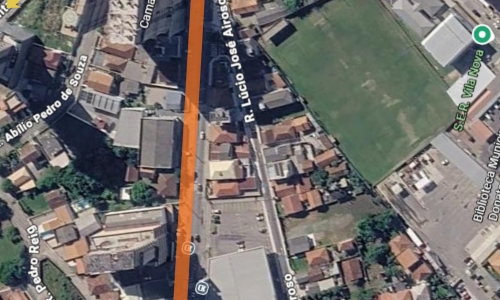 Troca de postes altera trânsito na principal avenida de Porto Belo nesta quarta-feira
