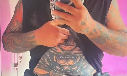 Tatuador com 22 passagens pela polícia morre após reagir a abordagem