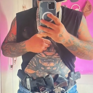 Tatuador com 22 passagens pela polícia morre após reagir a abordagem