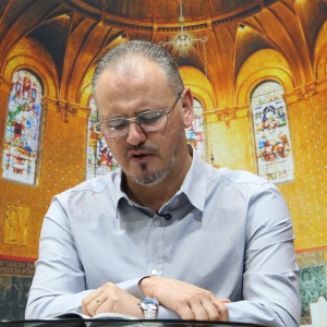 Padre Elizandro Scarsi compartilha bênçãos e uma palavra de esperança nesta segunda-feira, 21 de setembro