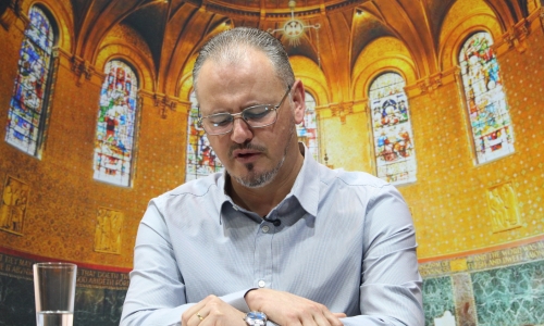 Padre Elizandro Scarsi compartilha bênçãos e uma palavra de esperança nesta segunda-feira, 21 de setembro