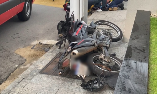 COLISÃO 💥 | Motociclista fica ferido após acidente entre carro e moto