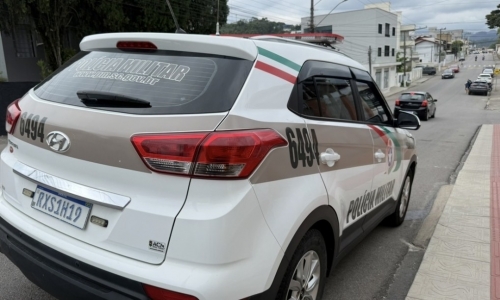 Condenada por tráfico é encontrada em imóvel onde estava com as duas filhas