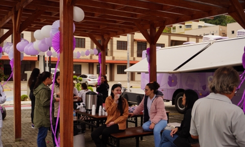 Ação voltada às mulheres reúne serviços, orientação e atividades de bem-estar em Nova Trento