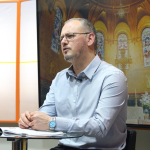 Padre Elizandro Scarsi conduz inspirador momento de fé e bênção nesta quinta-feira, 24 de setembro