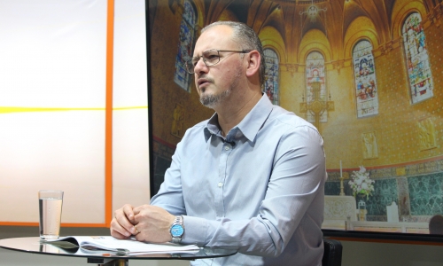 Padre Elizandro Scarsi conduz inspirador momento de fé e bênção nesta quinta-feira, 24 de setembro