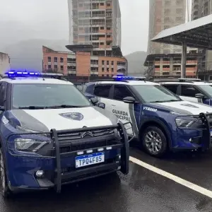 Abordagem social termina com prisão de homem procurado por tráfico, porte de arma e pensão