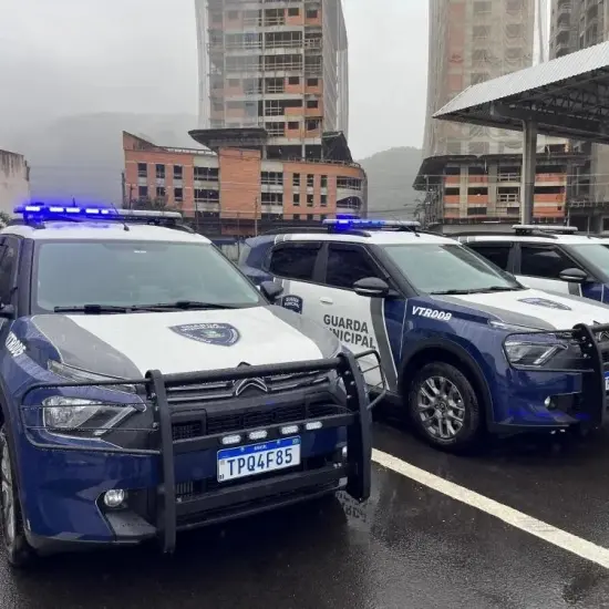 Abordagem social termina com prisão de homem procurado por tráfico, porte de arma e pensão
