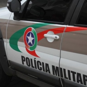 Abordagem de rotina expõe pendências judiciais e resulta em duas prisões