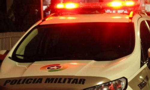 Abordagem policial resulta na prisão de casal de suspeitos por tráfico de drogas