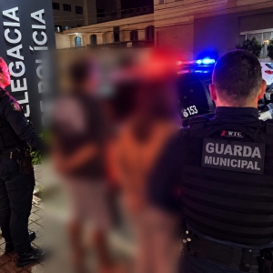 Briga em residência termina com agressão e flagrante de embriaguez ao volante