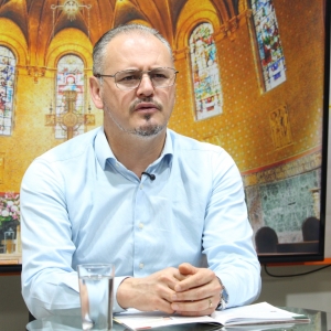 Padre Elizandro Scarsi compartilha bênçãos e uma palavra de esperança nesta segunda-feira, 28 de setembro