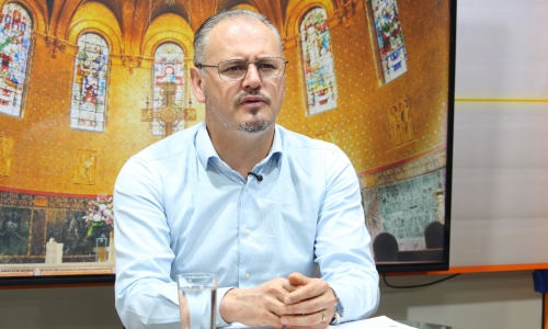 Padre Elizandro Scarsi compartilha bênçãos e uma palavra de esperança nesta segunda-feira, 28 de setembro