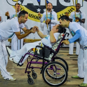 Professor de capoeira de Itapema é homenageado no Rio de Janeiro pelo trabalho com inclusão