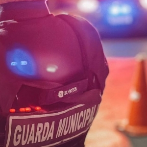 Tentativa de roubo termina com suspeito preso e guarda municipal ferido