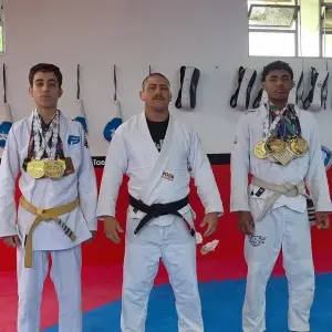JIU-JÍTSU ▶️ | Equipe de Tijucas conquista sete medalhas em campeonato regional