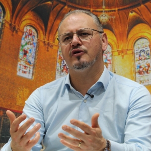 Padre Elizandro Scarsi conduz inspirador momento de fé e bênção nesta quinta-feira, 01 de outubro