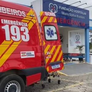 Ataque com faca deixa jovem ferido no centro de Canelinha; suspeitos fugiram de moto