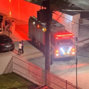 ALARME FALSO 🔥 | Lareira acesa gera alerta e equipe dos bombeiros é acionada por engano em Brusque