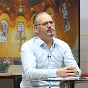 Mensagens de fé e oração com Padre Elizandro para sua terça-feira, 06 de outubro