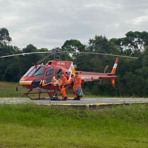 Paciente de Canelinha com infarto do miocárdio é transportado de helicóptero até Brusque