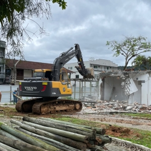Obras da Praça Coberta de Nova Trento são retomadas após período de paralisação