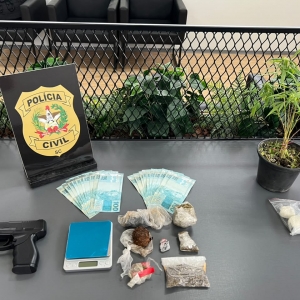 TRÁFICO DE DROGAS 🚨 | Operação policial termina com prisão em flagrante e materiais apreendidos