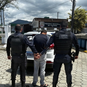 Suspeito com mandado por violência doméstica é capturado em hostel de Itapema