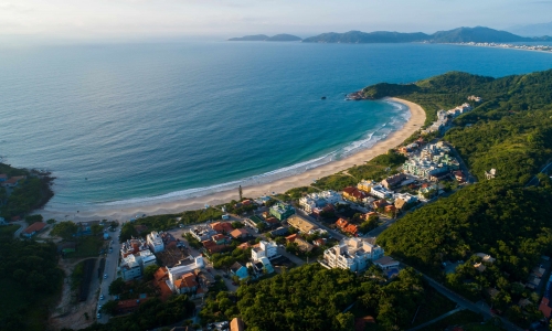 Com nova rede de esgoto coletiva, moradores de Bombinhas devem abandonar fossas individuais
