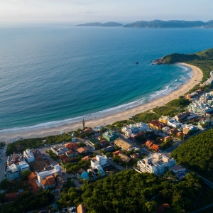Com nova rede de esgoto coletiva, moradores de Bombinhas devem abandonar fossas individuais