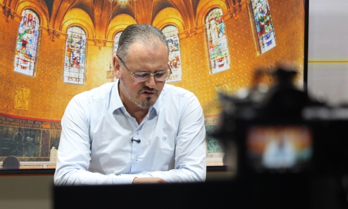 Padre Elizandro Scarsi conduz inspirador momento de fé e bênção nesta quinta-feira, 08 de outubro