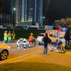 Motociclista é atropelado após colisão com ônibus e morre em Itapema