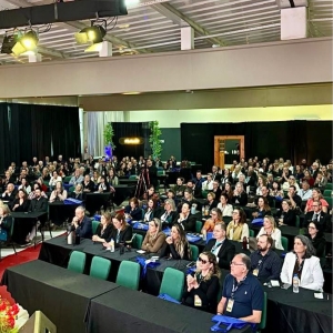 Moradora de Tijucas participa de congresso internacional e amplia conhecimentos sobre novas tecnologias capilares