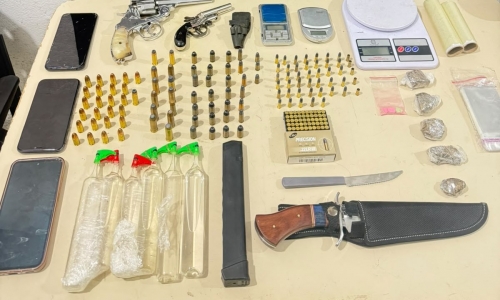 Caso de violência doméstica resulta em apreensão de armas e entorpecentes em Bombinhas