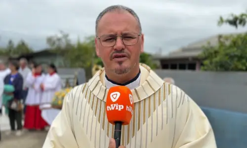 FÉ ▶️ | Procissão reúne fiéis em homenagem a Nossa Senhora Aparecida