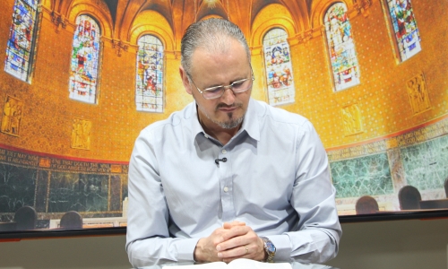 Padre Elizandro Scarsi compartilha bênçãos e uma palavra de esperança nesta segunda-feira, 12 de outubro