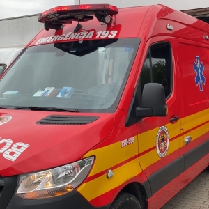 Colisão entre carro e bicicleta deixa mulher ferida em São João Batista